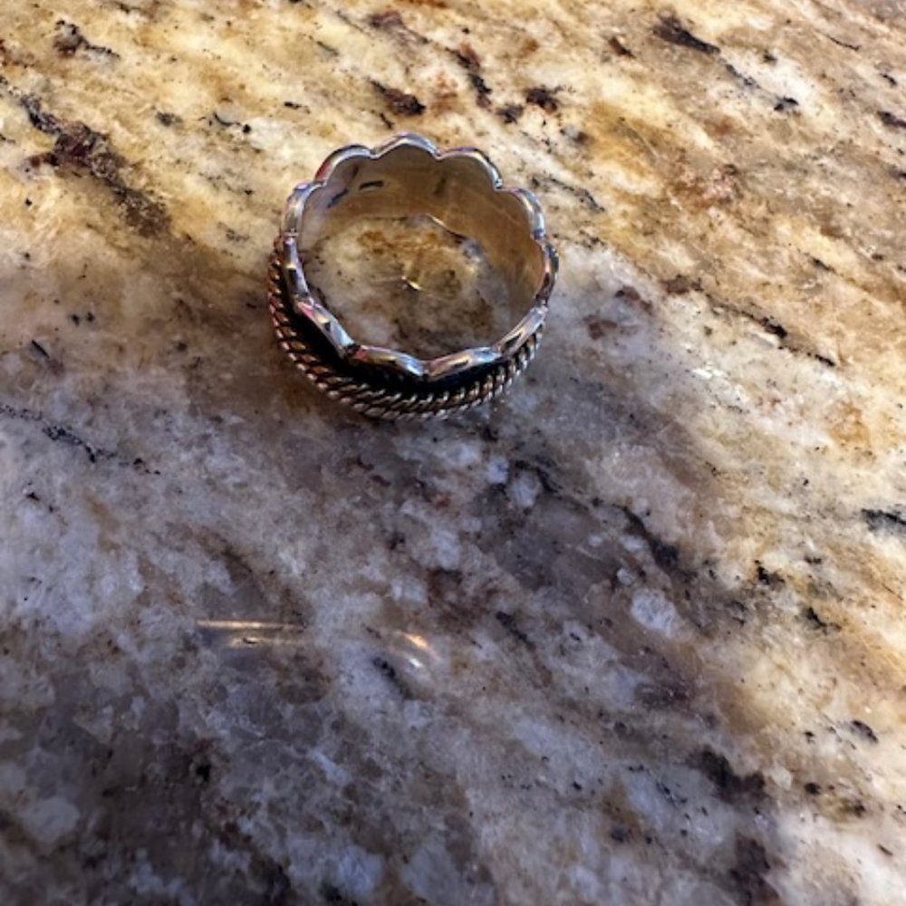 Two Tone Ruffle Edge Spinner Ring  4572   NWT Boutique - Picture 4 of 4